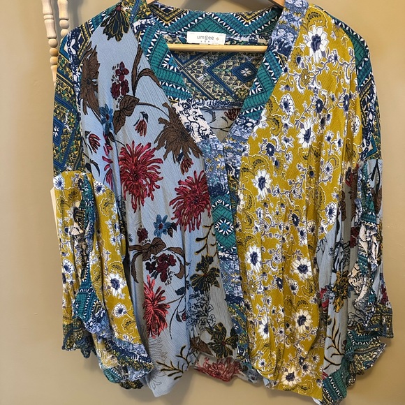 Umgee Multicolor Floral V-Neck Blouse - Picture 3 of 8